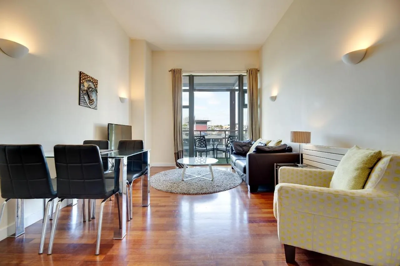 Week2Week Spacious 1Br Newcastle Apartment