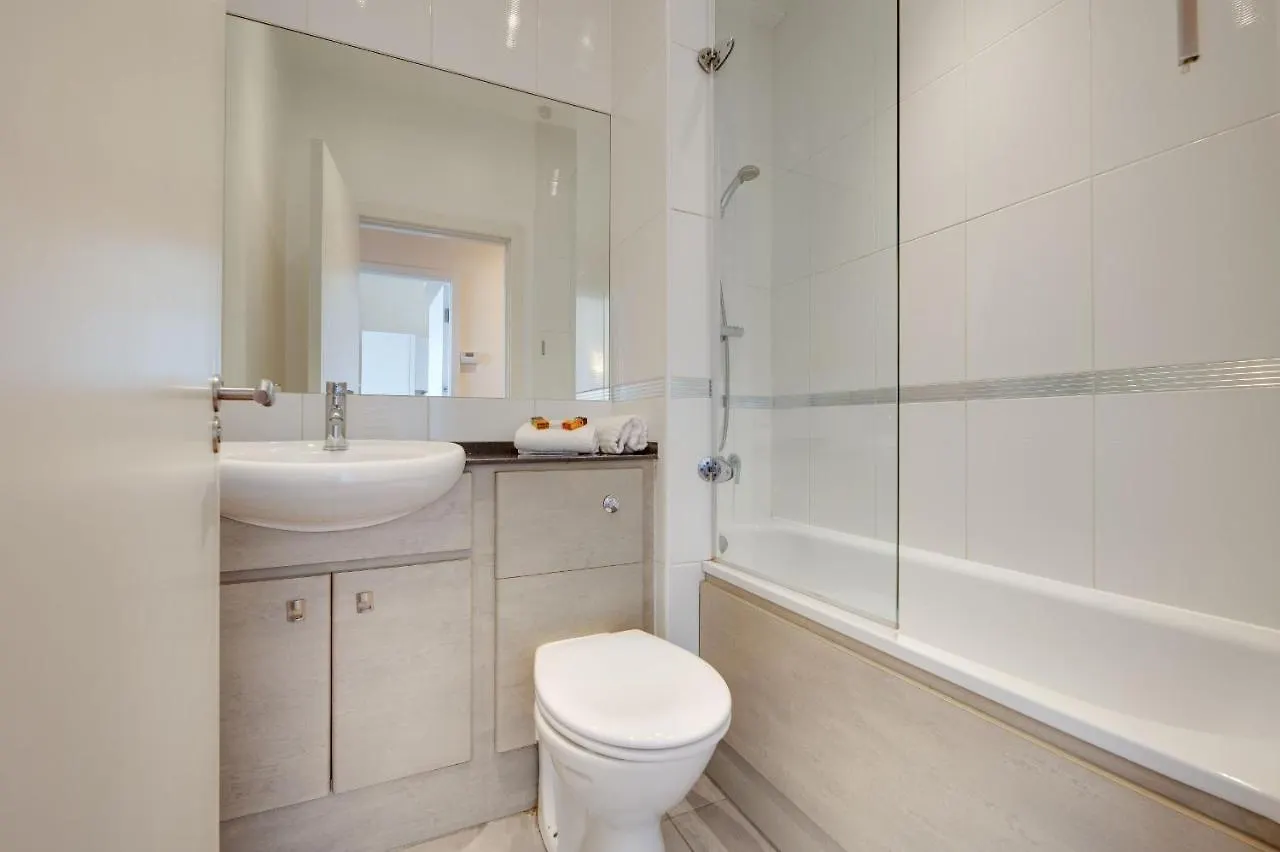 Week2Week Spacious 1Br Newcastle Apartment